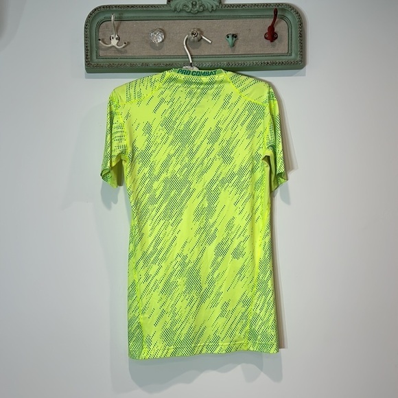 Nike pro combat compression shirt, large women’s neon yellow blue - Picture 6 of 6